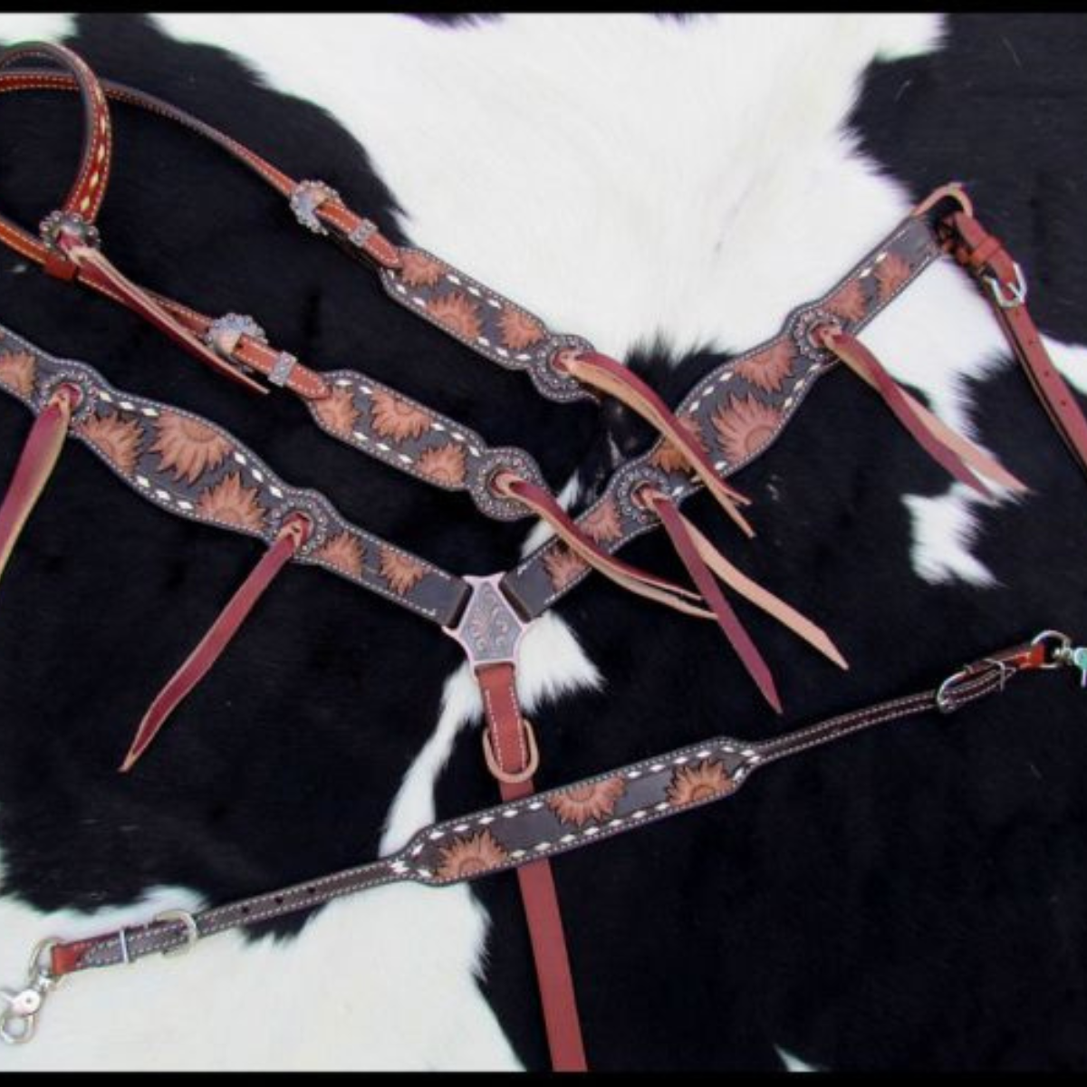 Showman ® Engraved Sunflower Leather Single Ear headstall and breastcollar set. - Double T Saddles